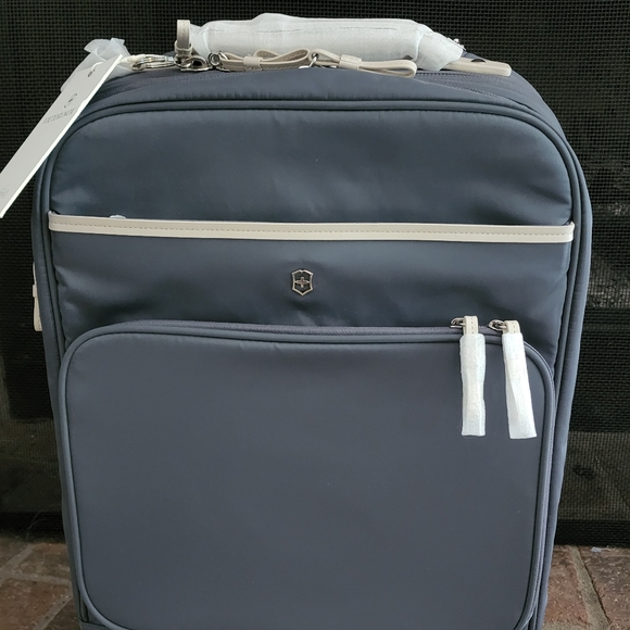 NEW VICTORINOX Victoria Brilliance Grey Spinner Laptop Business Case 601245